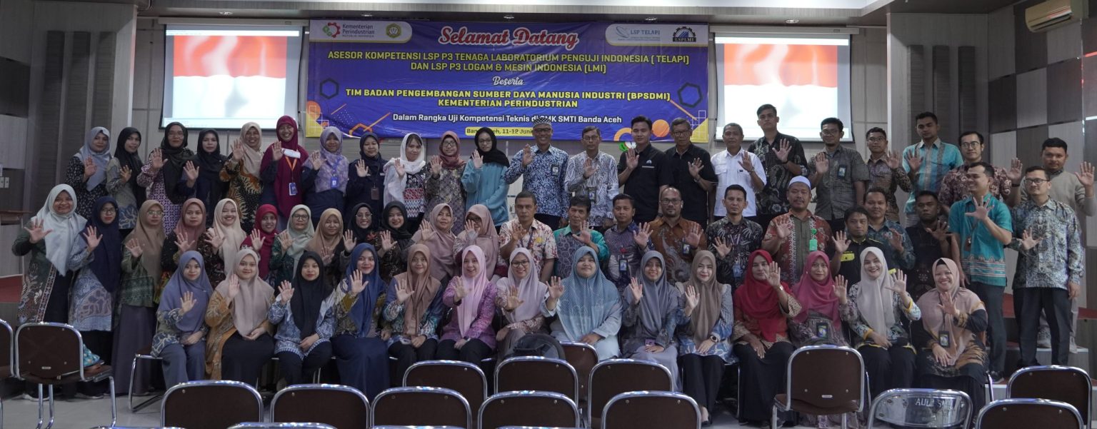 Guru Produktif dan Tenaga Laboratorium SMK SMTI Banda Aceh Tingkatkan Skill melalui Ujikom Teknis 2024